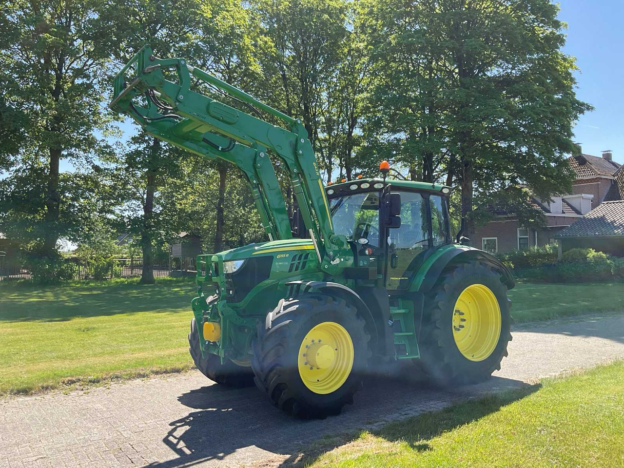 John Deere 6155R - Farm tractor: picture 1 John Deere 6155R - Farm tractor: picture 1