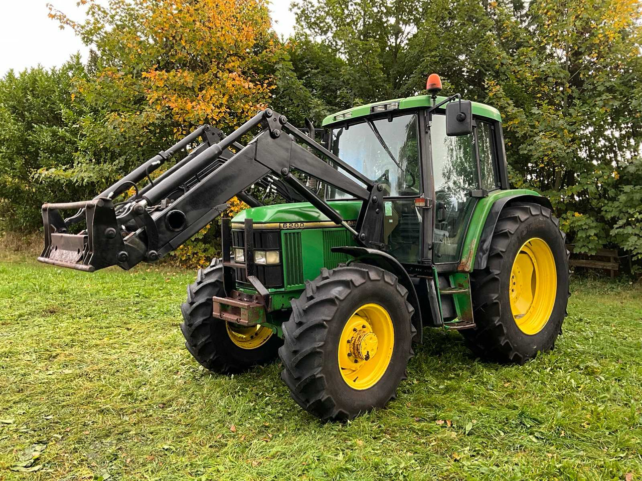John Deere 6200 - Farm tractor: picture 1 John Deere 6200 - Farm tractor: picture 1