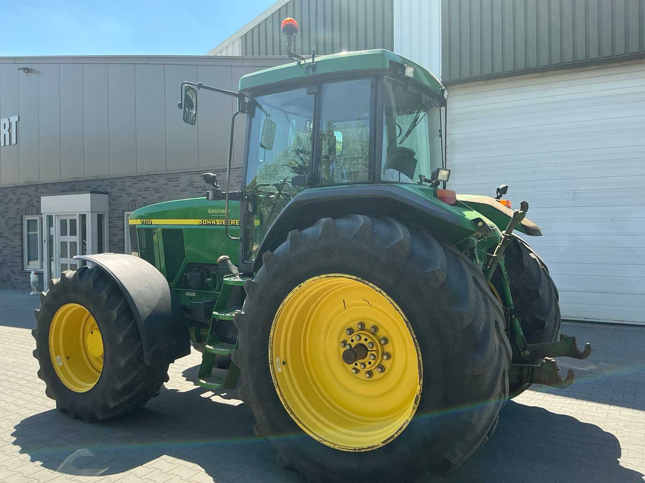 John Deere 7710 - Farm tractor: picture 3 John Deere 7710 - Farm tractor: picture 3