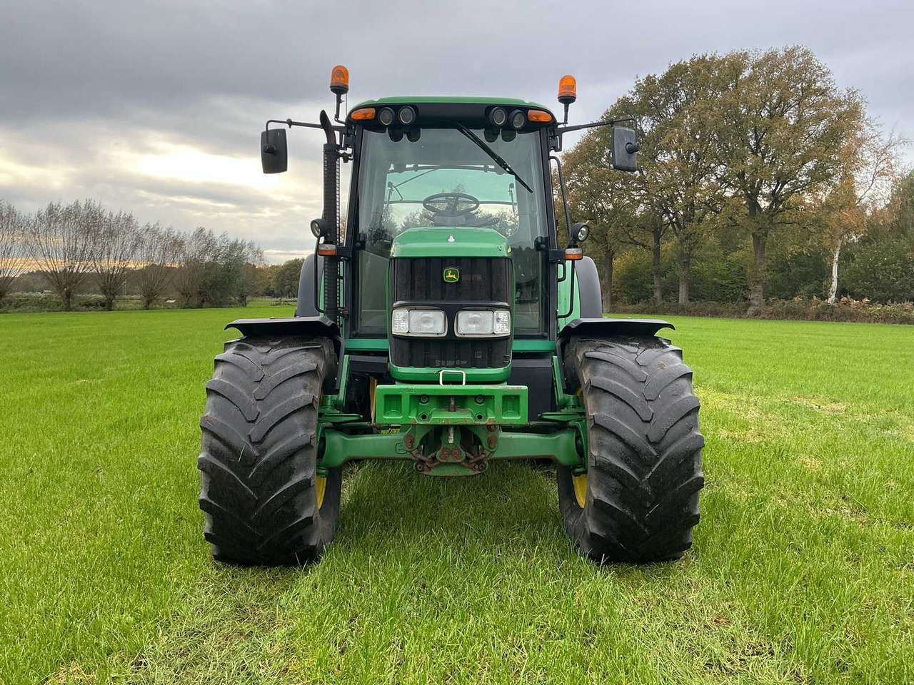John Deere JOHN DEERE - 2005 - 6420 M - ALL-WHEEL DRIVE FARM TRACTOR - Farm tractor: picture 5 John Deere JOHN DEERE - 2005 - 6420 M - ALL-WHEEL DRIVE FARM TRACTOR - Farm tractor: picture 5