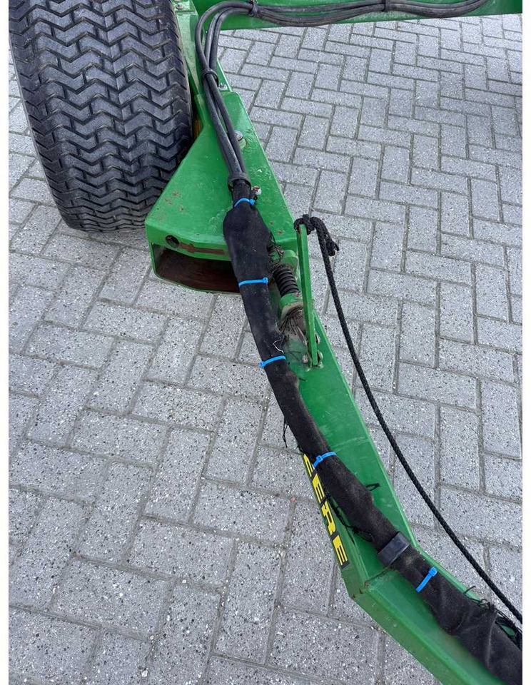 John Deere TC125 - Garden equipment: picture 4 John Deere TC125 - Garden equipment: picture 4