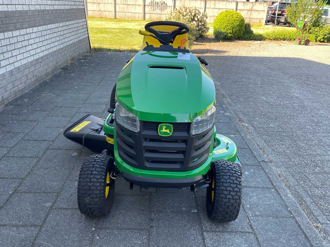 John Deere X107 - Garden mower: picture 5 John Deere X107 - Garden mower: picture 5