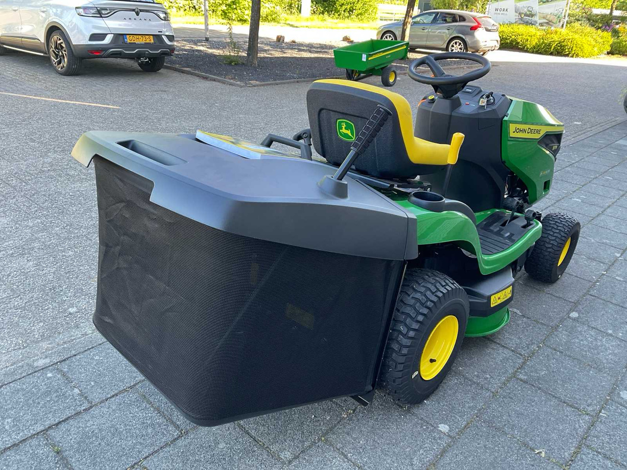 John Deere X117R - Garden mower: picture 3 John Deere X117R - Garden mower: picture 3