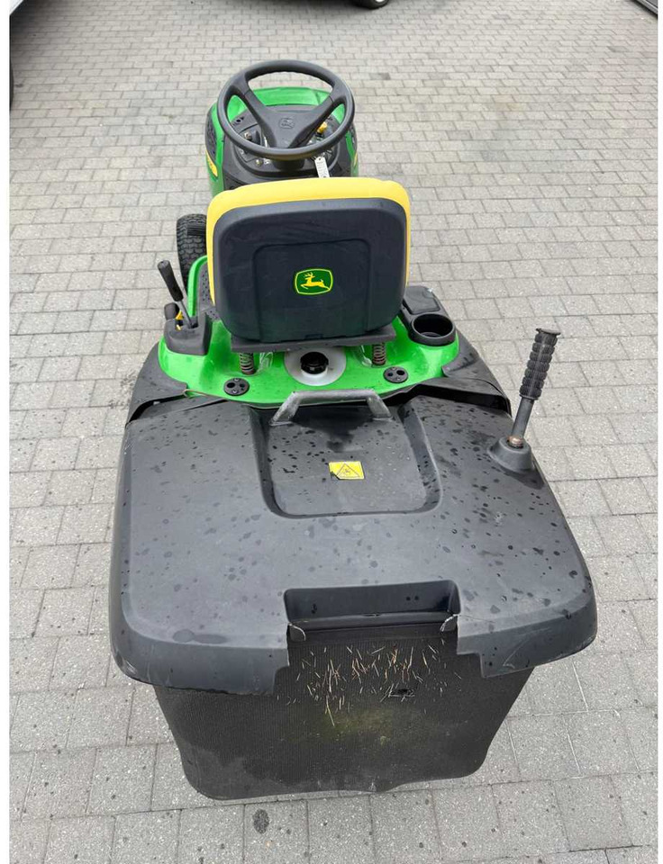 John Deere X155R - Garden mower: picture 3 John Deere X155R - Garden mower: picture 3