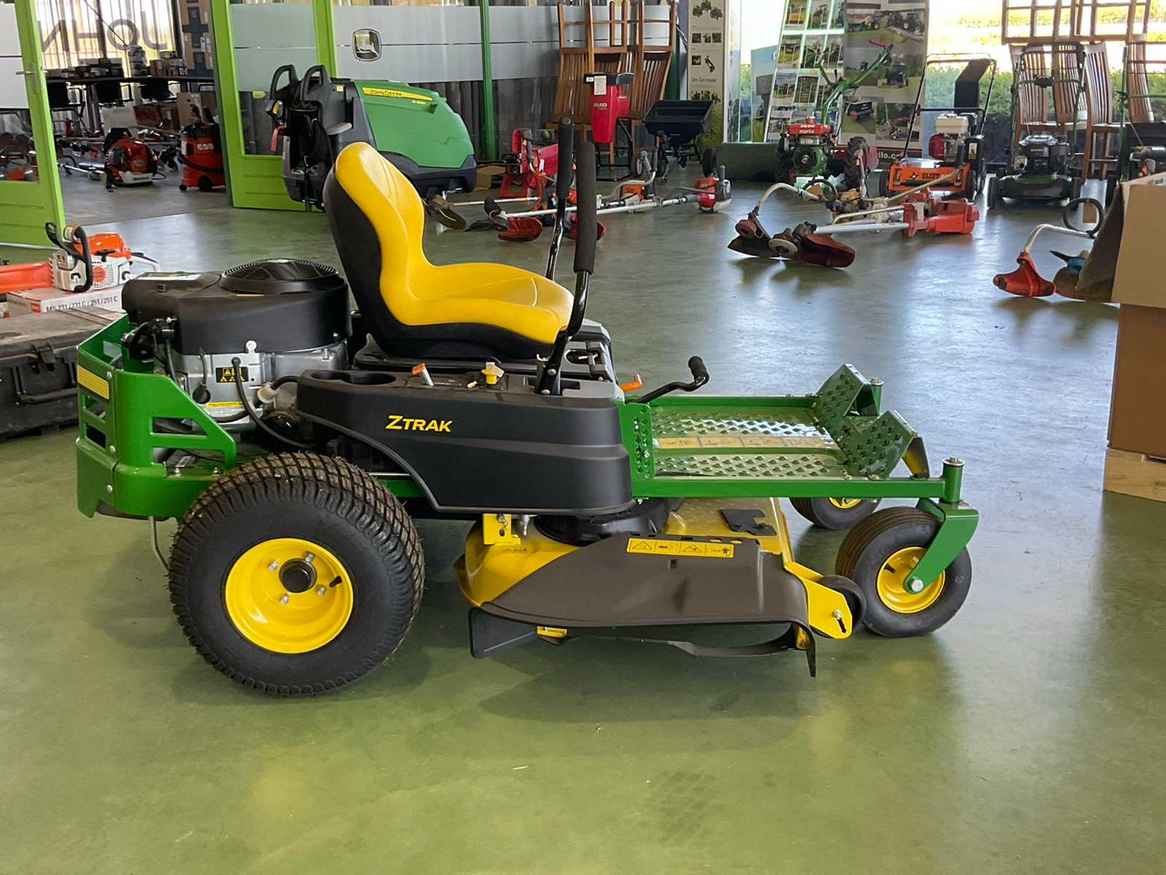 John Deere Z335E - Garden mower: picture 4 John Deere Z335E - Garden mower: picture 4
