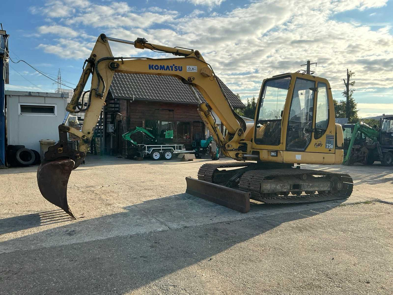 KOMATSU - PC 75R - MIDI-EXCAVATOR - 2004 - Excavator: picture 3 KOMATSU - PC 75R - MIDI-EXCAVATOR - 2004 - Excavator: picture 3