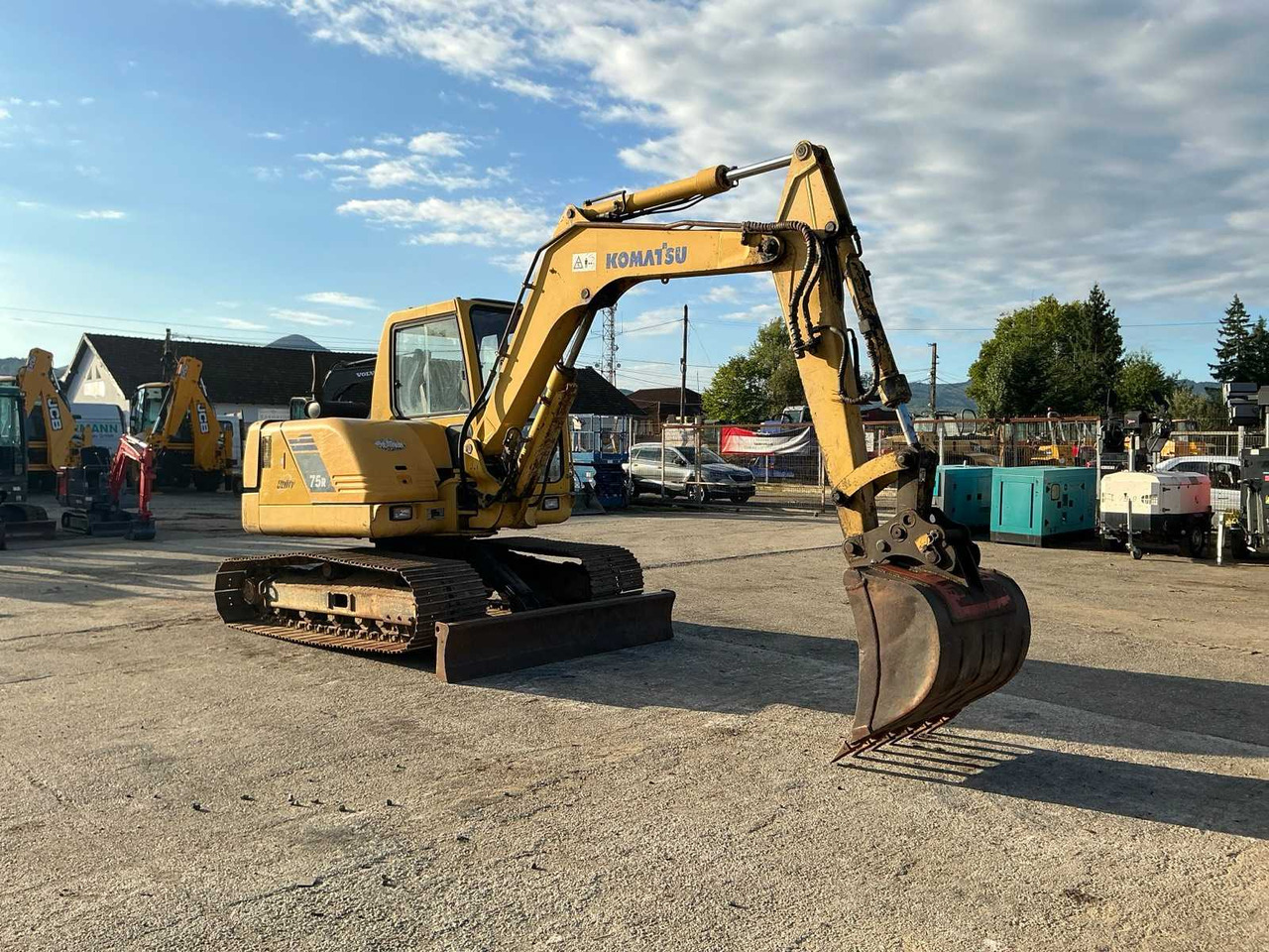 KOMATSU - PC 75R - MIDI-EXCAVATOR - 2004 - Excavator: picture 1 KOMATSU - PC 75R - MIDI-EXCAVATOR - 2004 - Excavator: picture 1