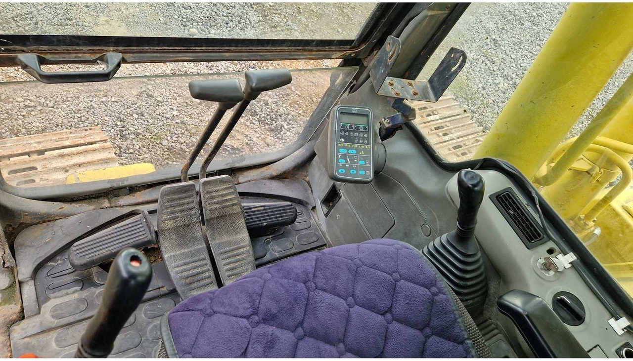 Crawler excavator Komatsu PC 210 LC: picture 36