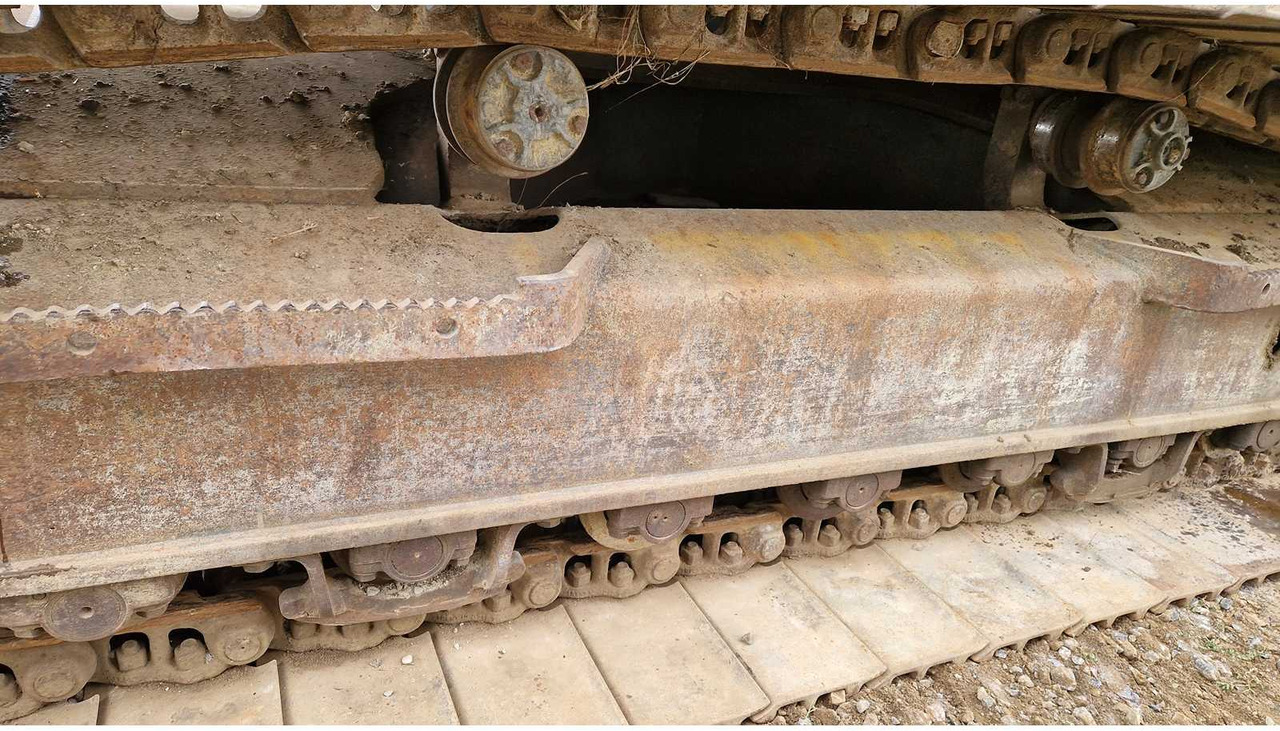 Crawler excavator Komatsu PC 210 LC: picture 12