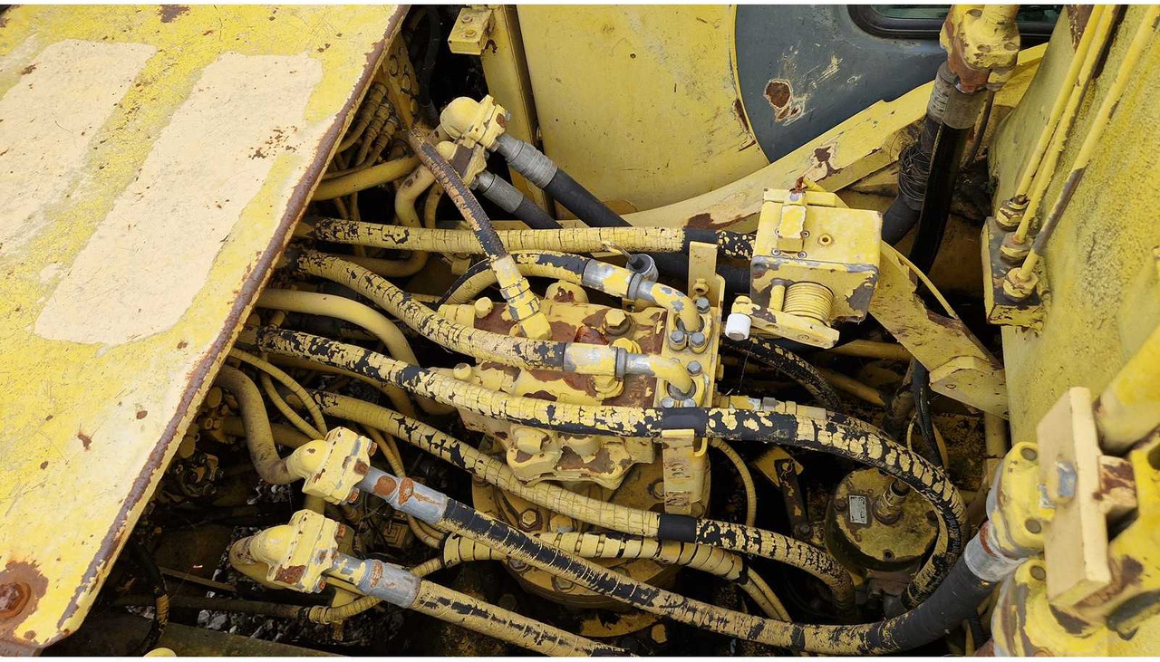 Crawler excavator Komatsu PC 210 LC: picture 41