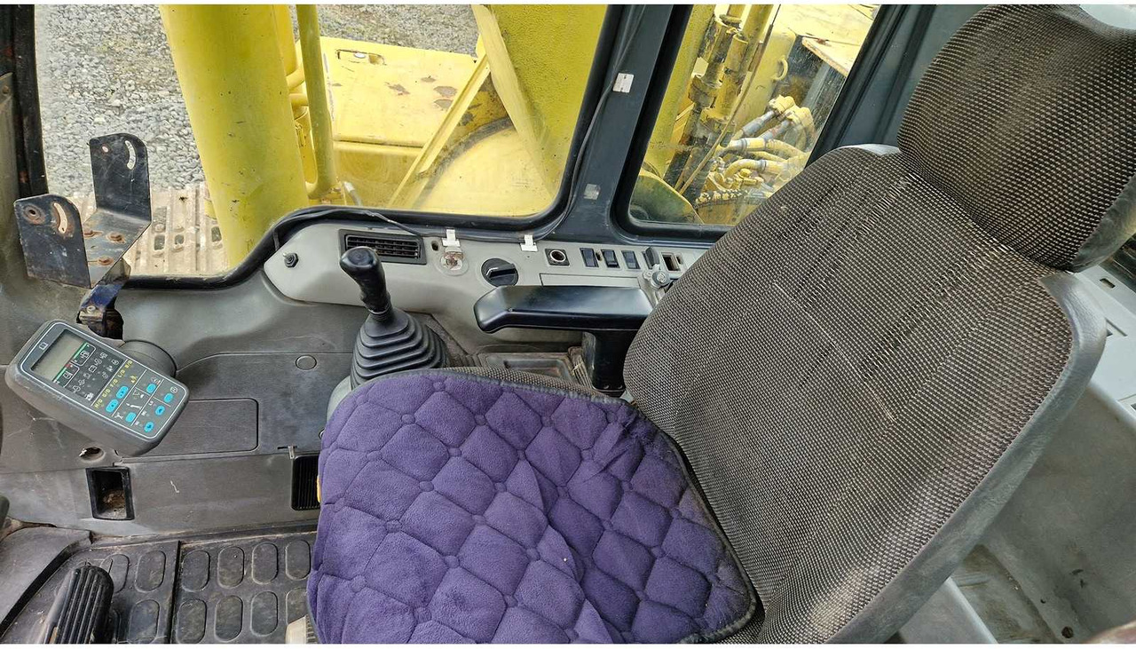 Crawler excavator Komatsu PC 210 LC: picture 35