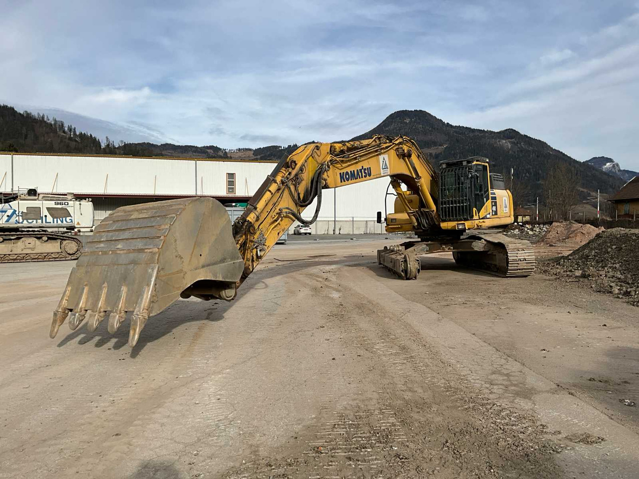 Komatsu PC490LC-10 - Crawler excavator: picture 4 Komatsu PC490LC-10 - Crawler excavator: picture 4