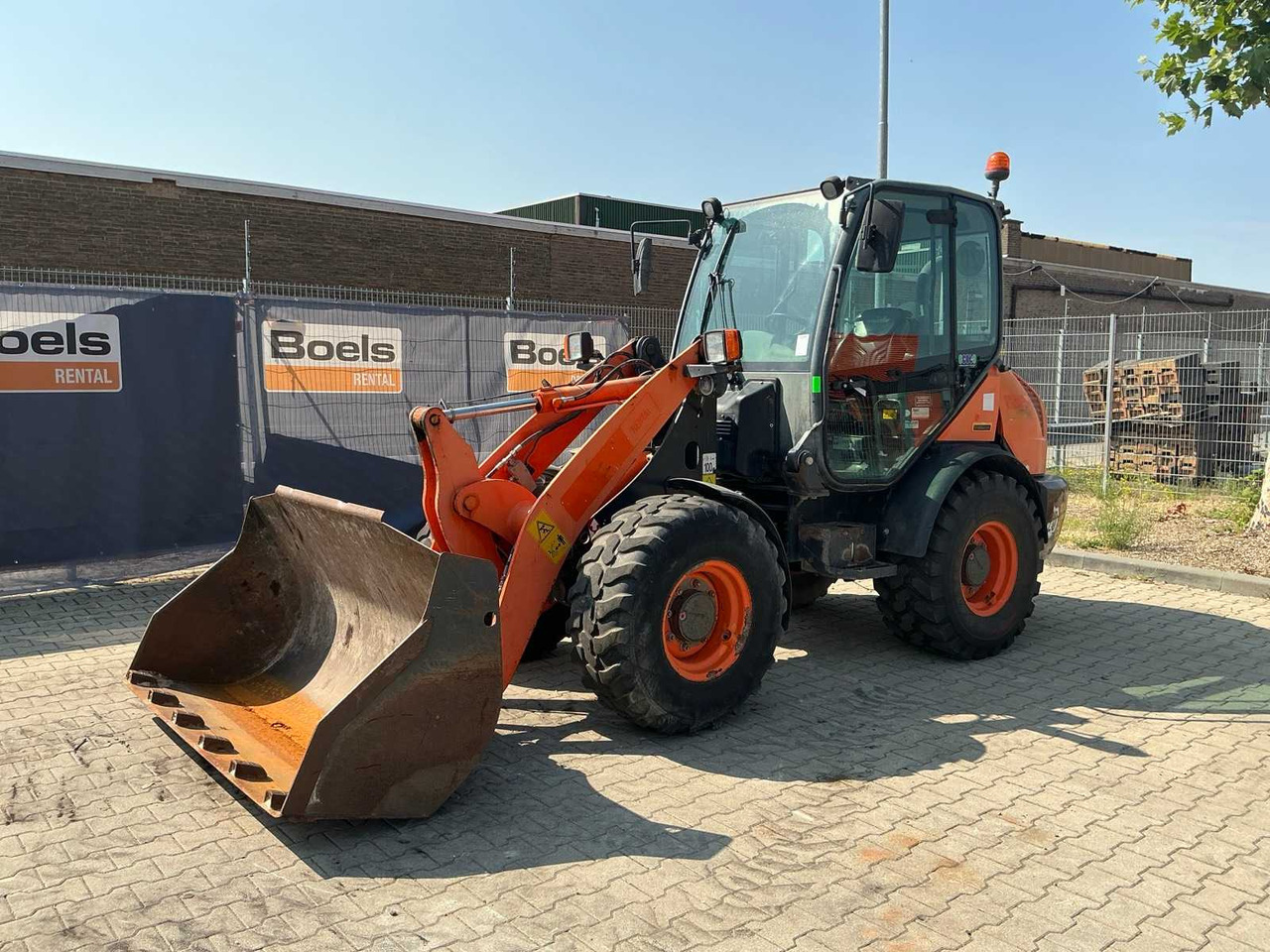 Komatsu WA-70-7 - Wheel loader: picture 1 Komatsu WA-70-7 - Wheel loader: picture 1