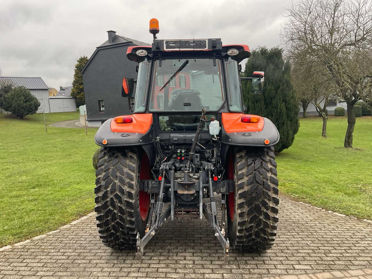 Kubota 2020 KUBOTA M5111 FOUR WHEEL DRIVE FARM TRACTOR - Farm tractor: picture 4 Kubota 2020 KUBOTA M5111 FOUR WHEEL DRIVE FARM TRACTOR - Farm tractor: picture 4