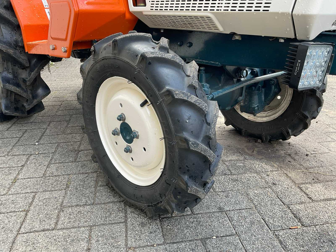 Compact tractor Kubota B1500DT: picture 16