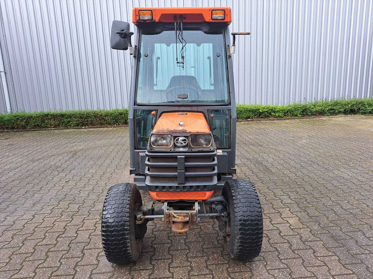 Kubota B2410 - Compact tractor: picture 2 Kubota B2410 - Compact tractor: picture 2