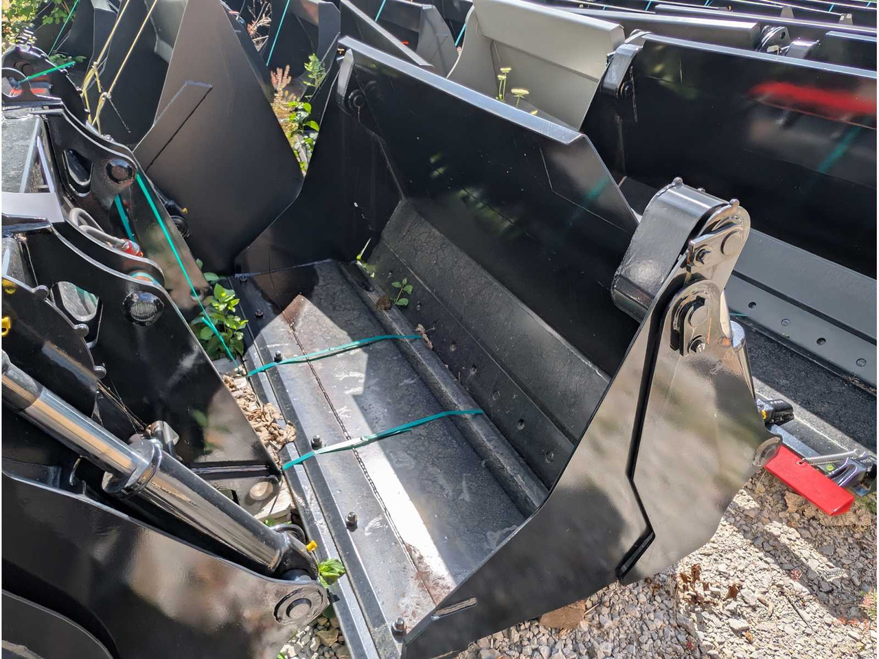 L&K - GS V80 - 2023 - UNI BUCKET WITH U-BLADE - AS - 1850 MM - 0.7 CBM - Wheel loader: picture 3 L&K - GS V80 - 2023 - UNI BUCKET WITH U-BLADE - AS - 1850 MM - 0.7 CBM - Wheel loader: picture 3