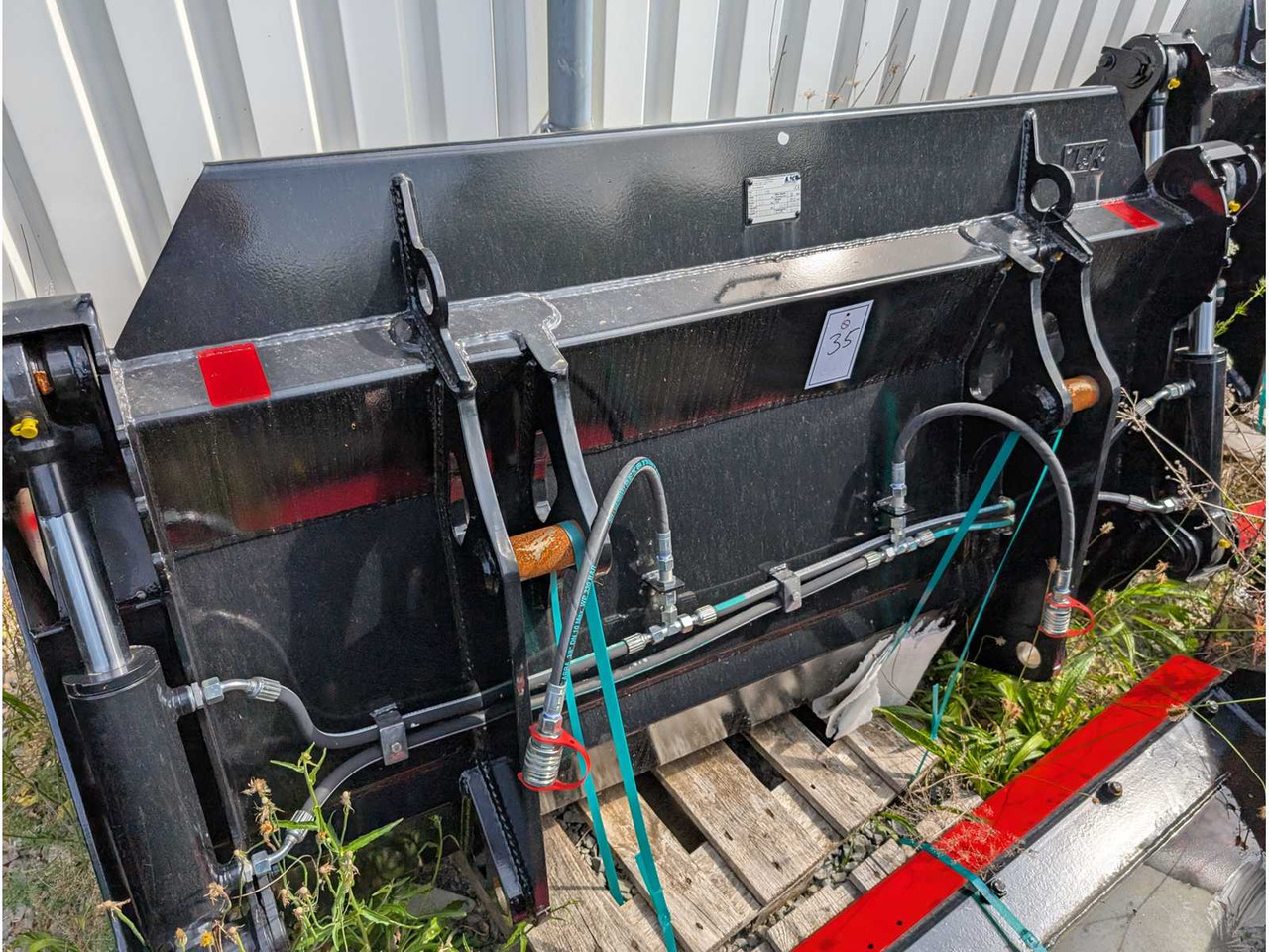 L&K - GS V80 - 2023 - UNI BUCKET WITH U-BLADE - AS - 1850 MM - 0.8 CBM - Wheel loader: picture 1 L&K - GS V80 - 2023 - UNI BUCKET WITH U-BLADE - AS - 1850 MM - 0.8 CBM - Wheel loader: picture 1