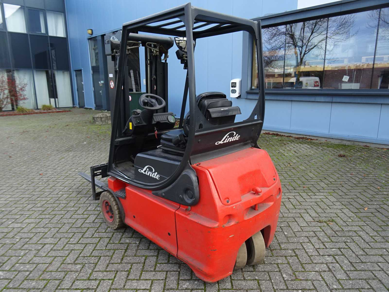 LINDE - 2006 - E16-02 - FORKLIFT TRUCK - Forklift: picture 2 LINDE - 2006 - E16-02 - FORKLIFT TRUCK - Forklift: picture 2