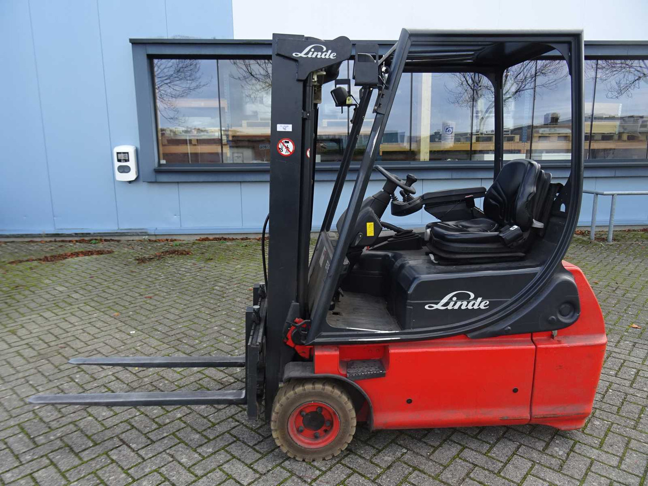 LINDE - 2006 - E16-02 - FORKLIFT TRUCK - Forklift: picture 1 LINDE - 2006 - E16-02 - FORKLIFT TRUCK - Forklift: picture 1