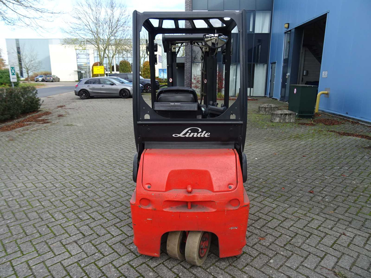 LINDE - 2006 - E16-02 - FORKLIFT TRUCK - Forklift: picture 3 LINDE - 2006 - E16-02 - FORKLIFT TRUCK - Forklift: picture 3