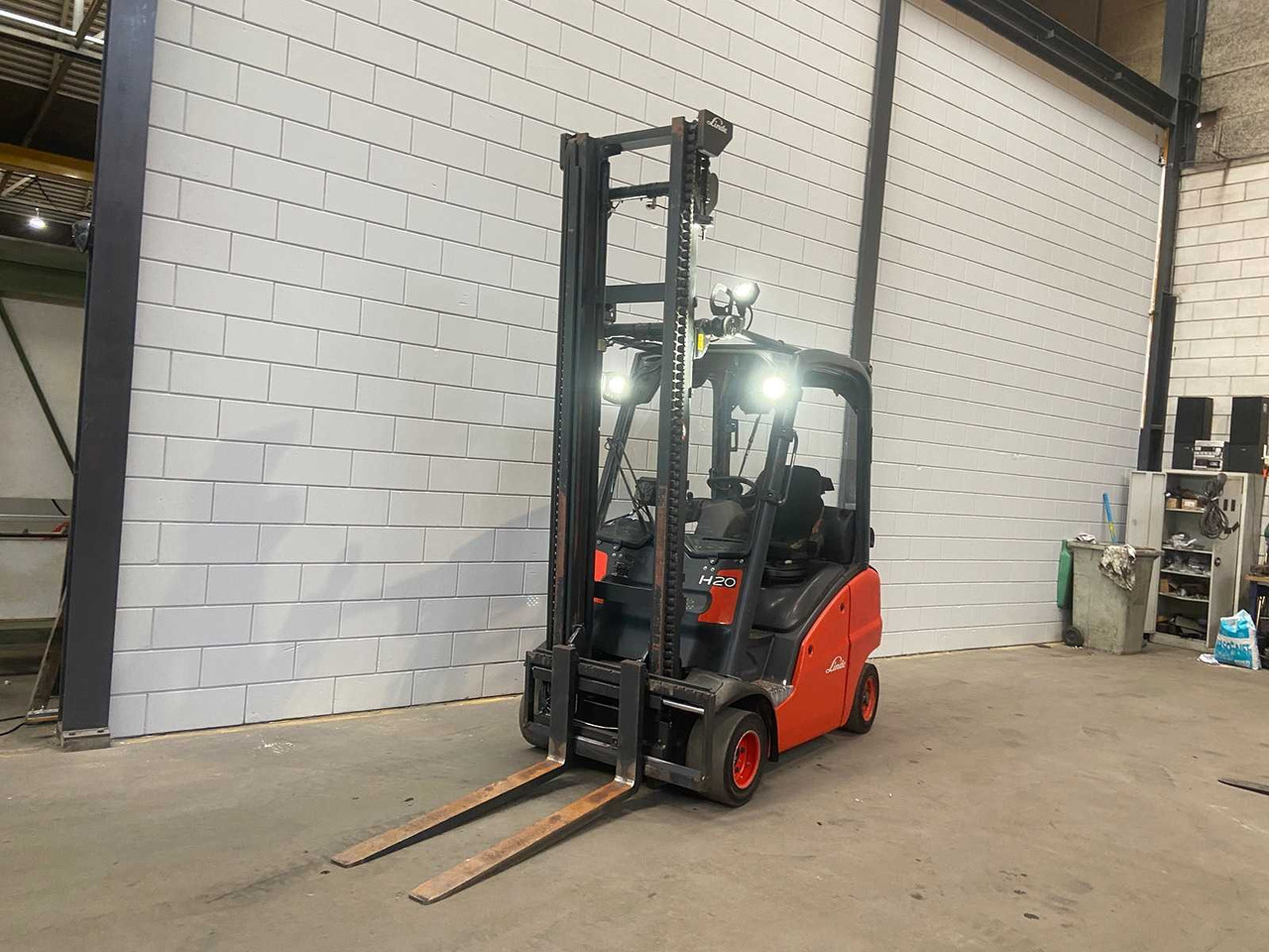 LINDE - 2013 - H20T - FORKLIFT TRUCK - Forklift: picture 2 LINDE - 2013 - H20T - FORKLIFT TRUCK - Forklift: picture 2