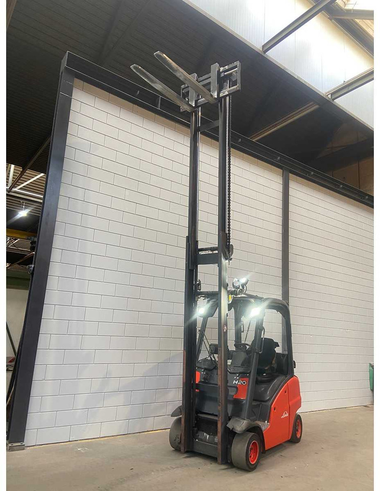 LINDE - 2013 - H20T - FORKLIFT TRUCK - Forklift: picture 4 LINDE - 2013 - H20T - FORKLIFT TRUCK - Forklift: picture 4