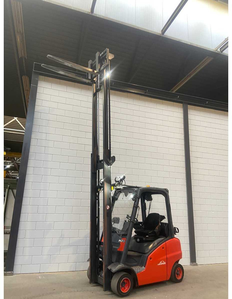 LINDE - 2013 - H20T - FORKLIFT TRUCK - Forklift: picture 3 LINDE - 2013 - H20T - FORKLIFT TRUCK - Forklift: picture 3