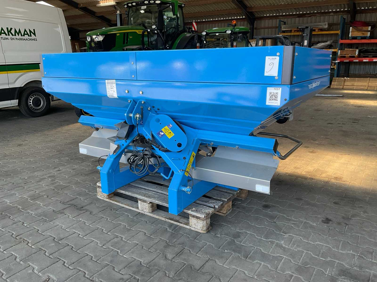 Lemken Spica 8 - Fertilizer spreader: picture 1 Lemken Spica 8 - Fertilizer spreader: picture 1