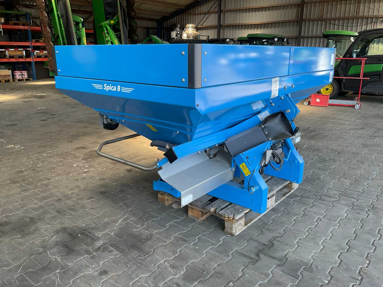 Lemken Spica 8 - Fertilizer spreader: picture 3 Lemken Spica 8 - Fertilizer spreader: picture 3