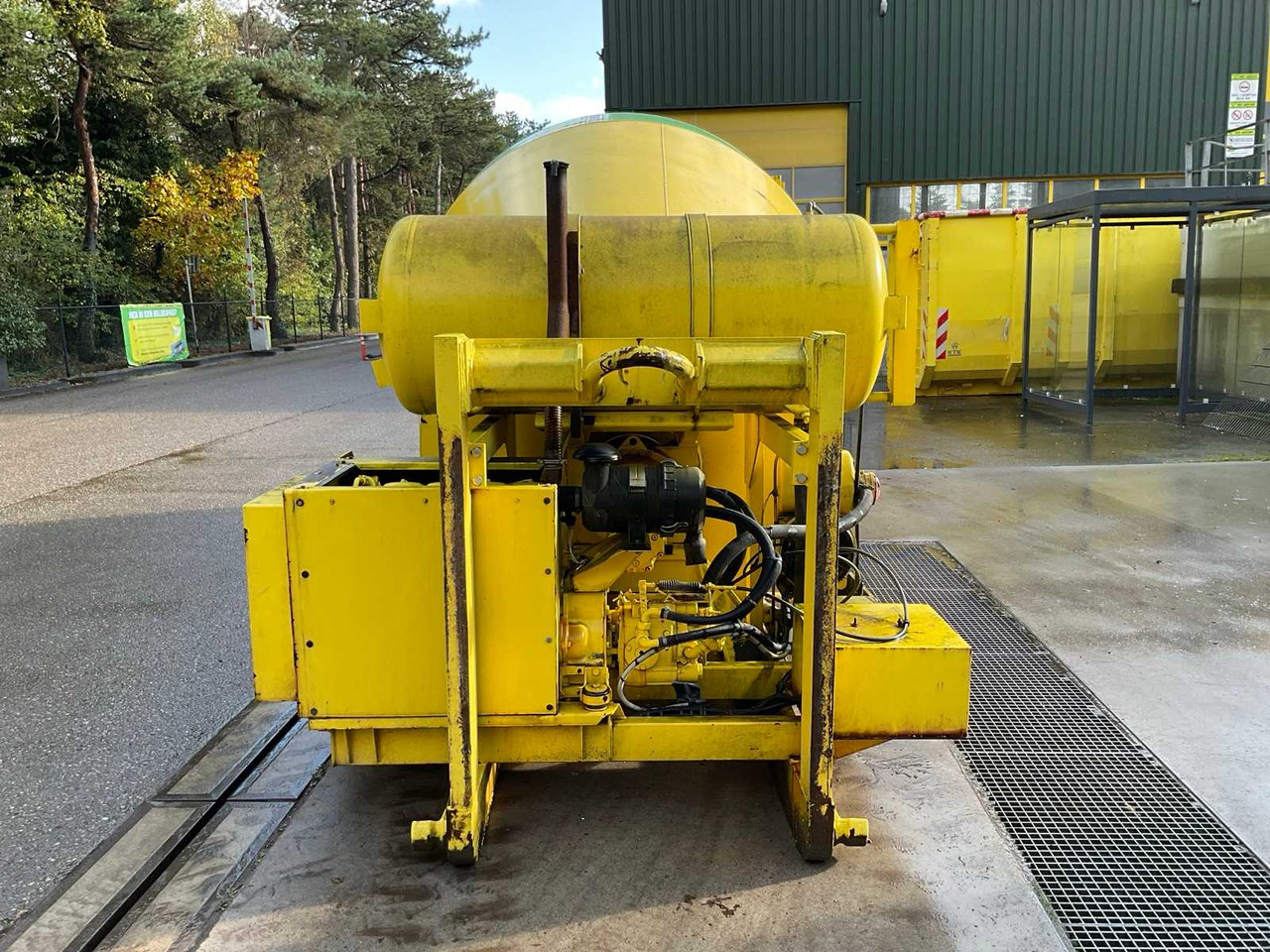 Liebherr - Concrete mixer truck: picture 2 Liebherr - Concrete mixer truck: picture 2