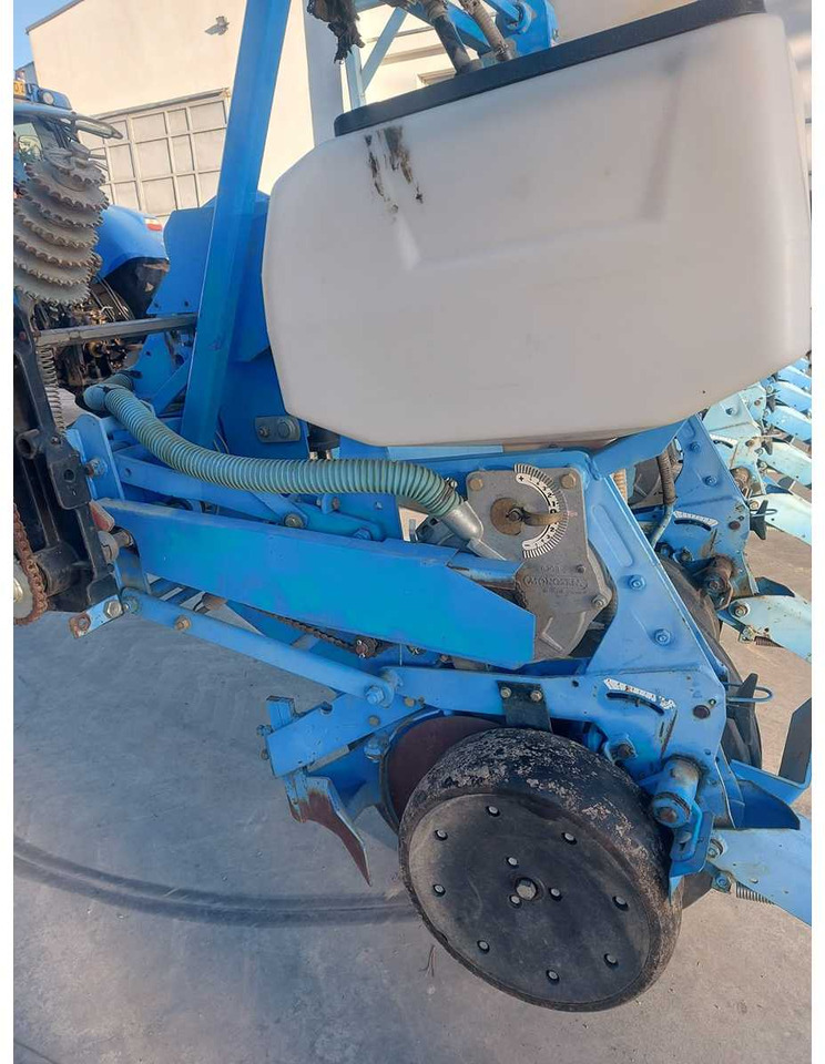 MONOSEM - Sowing equipment: picture 5 MONOSEM - Sowing equipment: picture 5