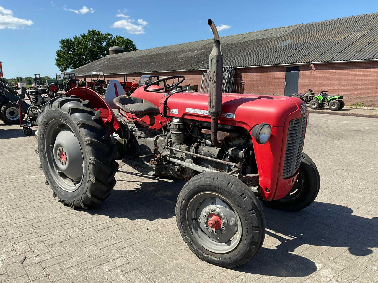 Massey Ferguson - Compact tractor: picture 4 Massey Ferguson - Compact tractor: picture 4