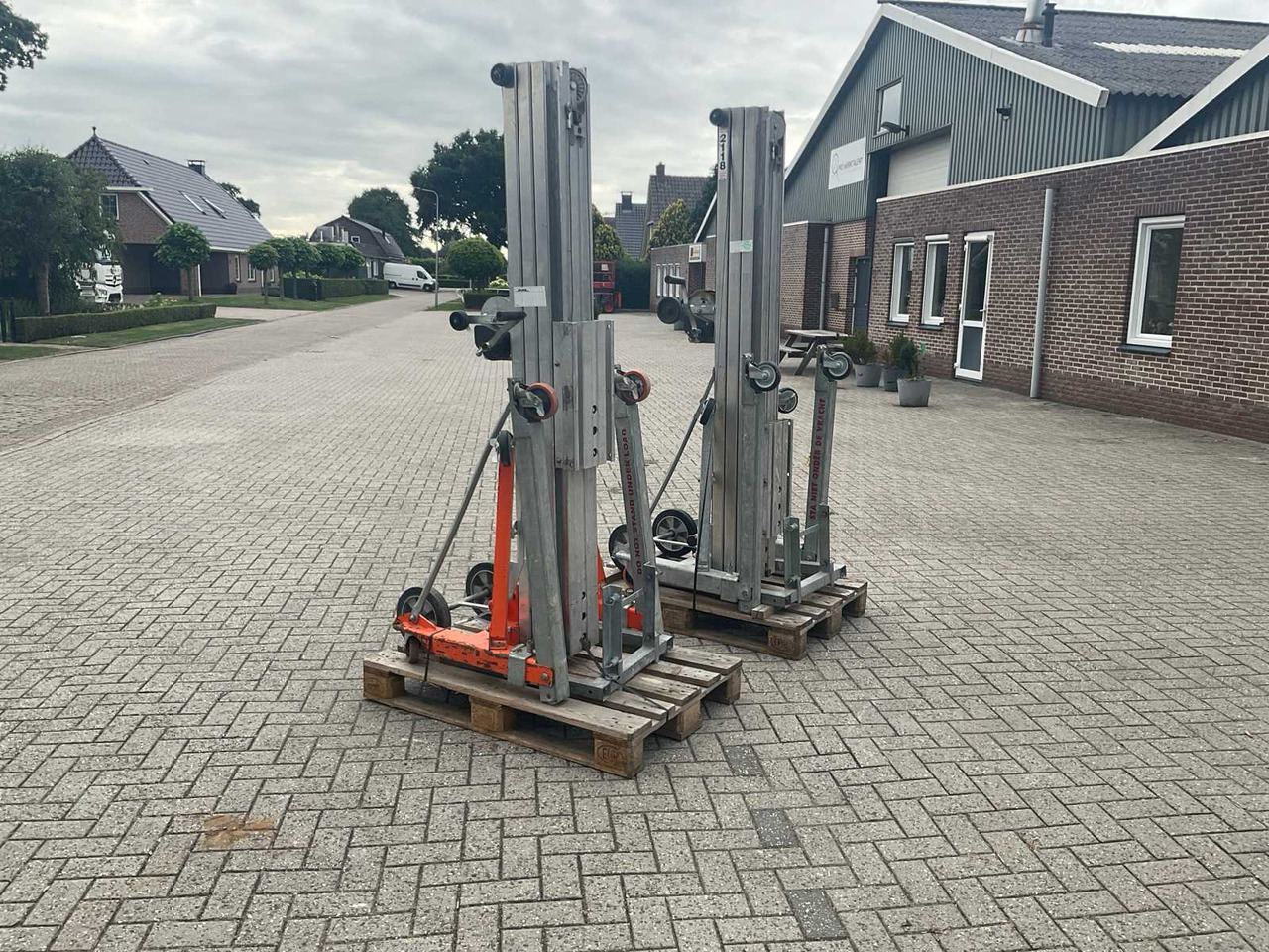 Sumner 2118 - Material handling equipment: picture 4 Sumner 2118 - Material handling equipment: picture 4