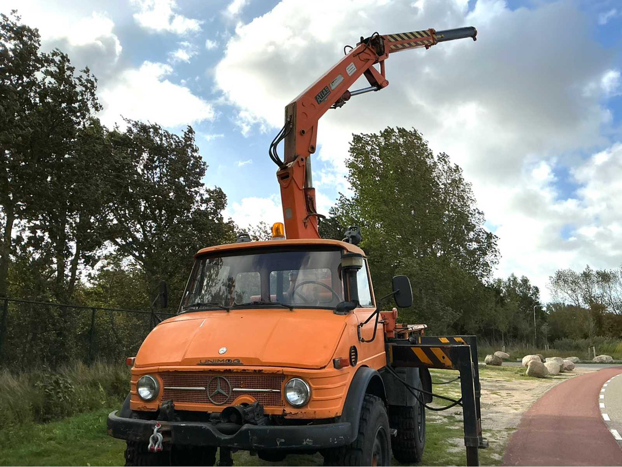 Mercedes-benz Unimog 406 - Farm trailer: picture 4 Mercedes-benz Unimog 406 - Farm trailer: picture 4