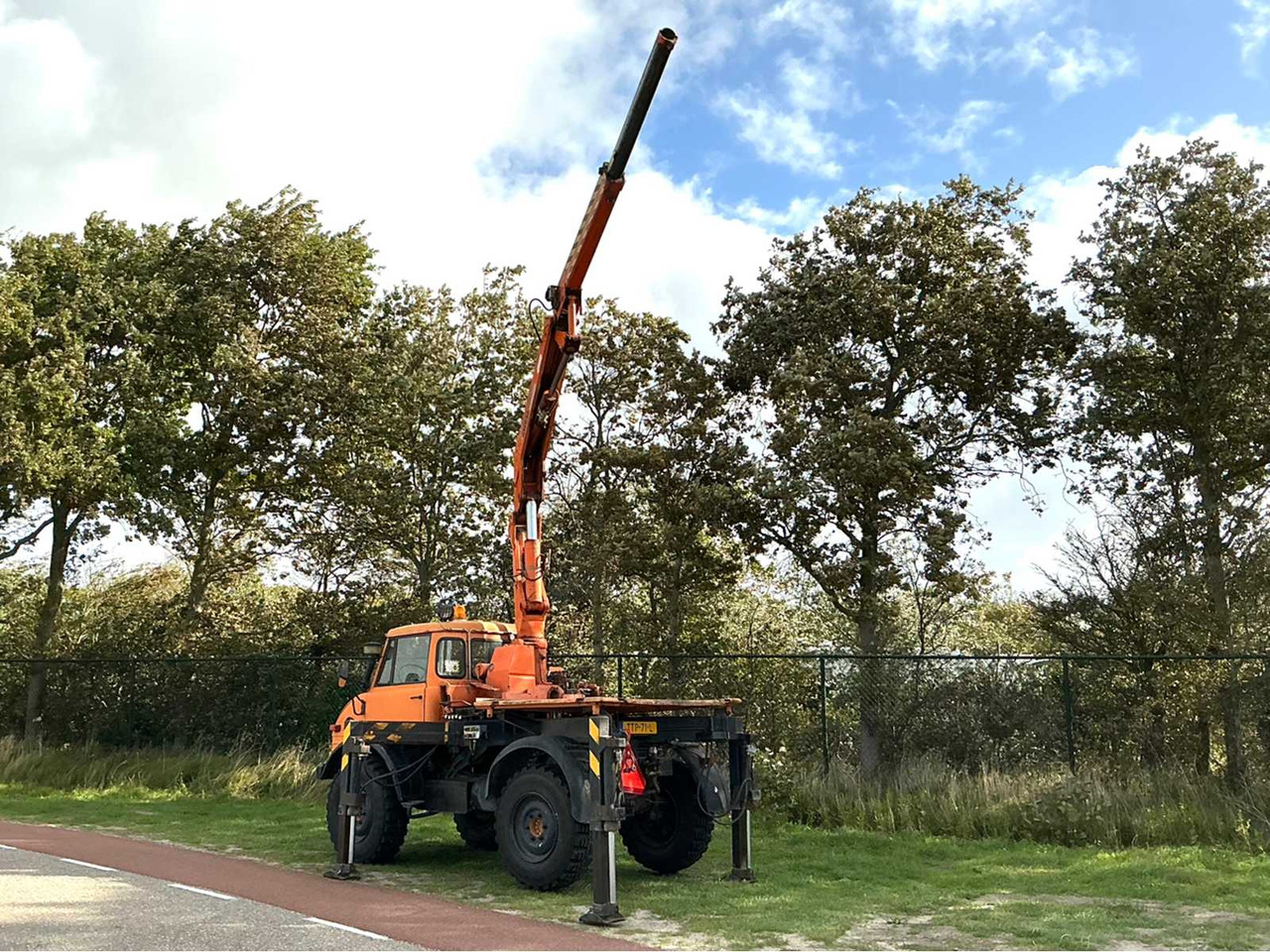 Mercedes-benz Unimog 406 - Farm trailer: picture 3 Mercedes-benz Unimog 406 - Farm trailer: picture 3