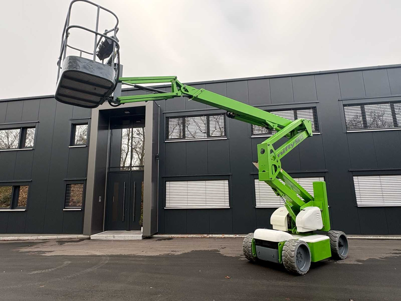 NIFTYLIFT HR15 NE - ARTICULATED TELESCOPIC BOOM LIFT (2008) - Aerial platform: picture 1 NIFTYLIFT HR15 NE - ARTICULATED TELESCOPIC BOOM LIFT (2008) - Aerial platform: picture 1