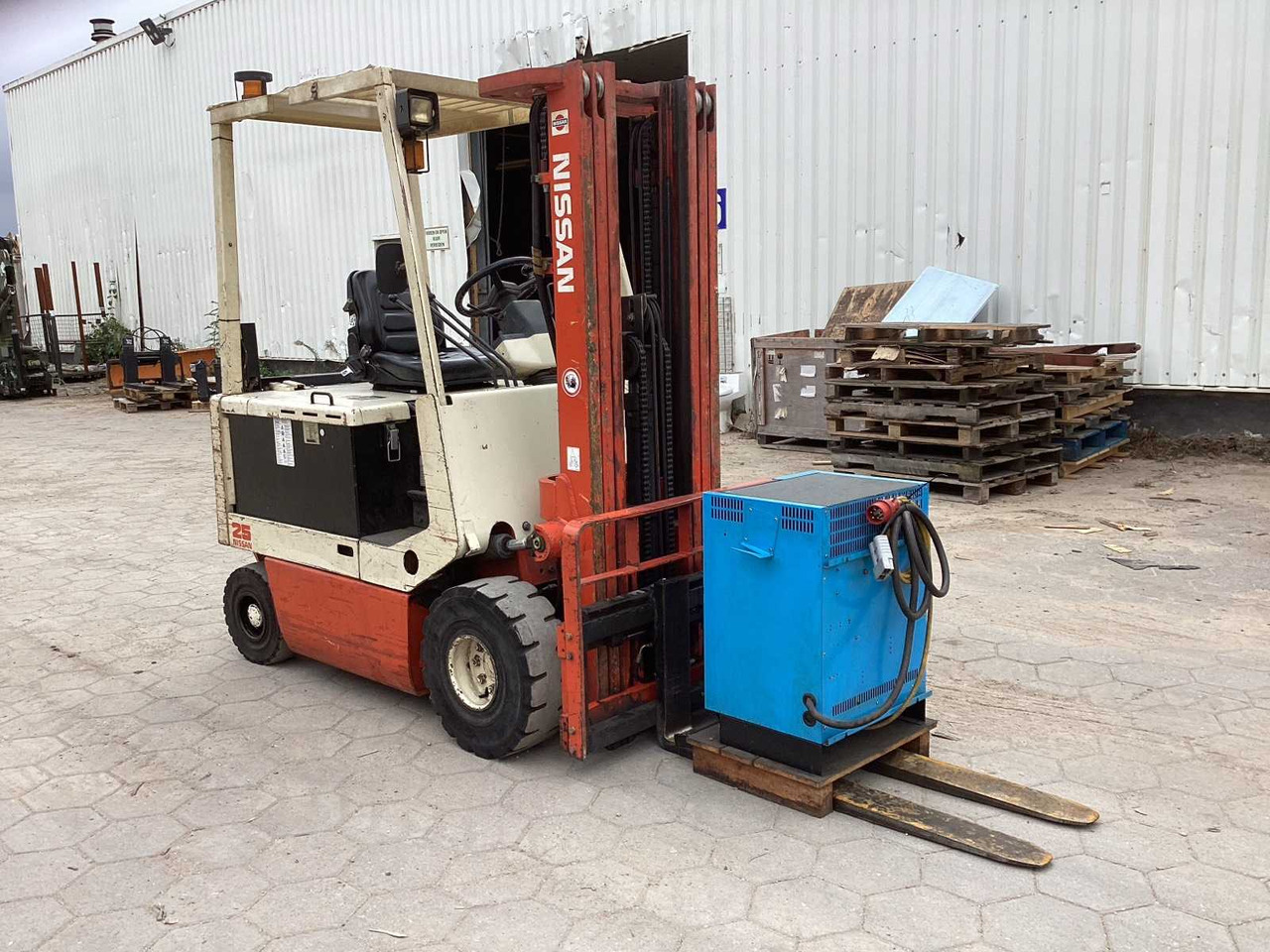 NISSAN YM02R-25U FORKLIFT - Forklift: picture 2 NISSAN YM02R-25U FORKLIFT - Forklift: picture 2
