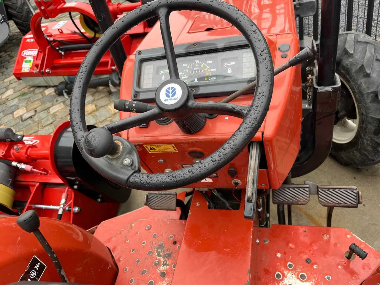 New Holland 35-66 DT - Farm tractor: picture 5 New Holland 35-66 DT - Farm tractor: picture 5