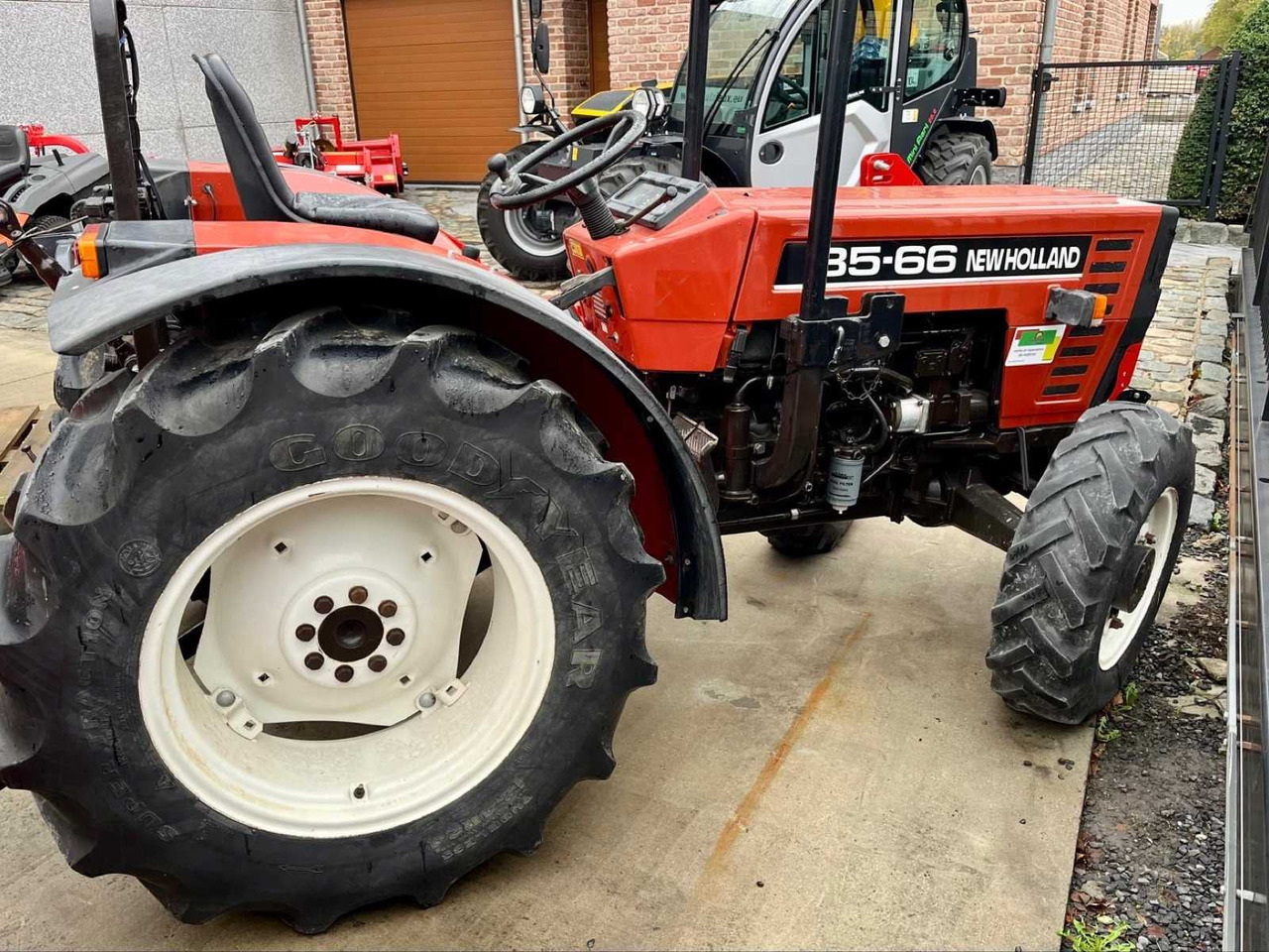 New Holland 35-66 DT - Farm tractor: picture 4 New Holland 35-66 DT - Farm tractor: picture 4