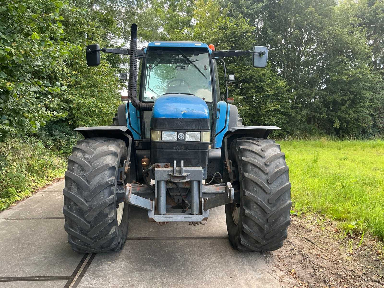 New Holland 8560 - Farm tractor: picture 2 New Holland 8560 - Farm tractor: picture 2