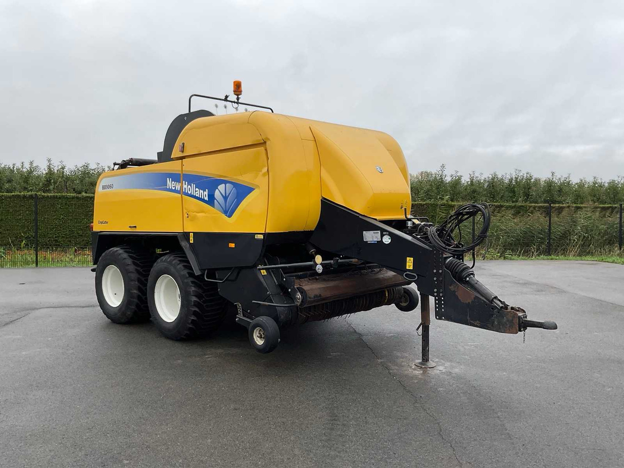 New Holland BB 9060 - Square baler: picture 1 New Holland BB 9060 - Square baler: picture 1