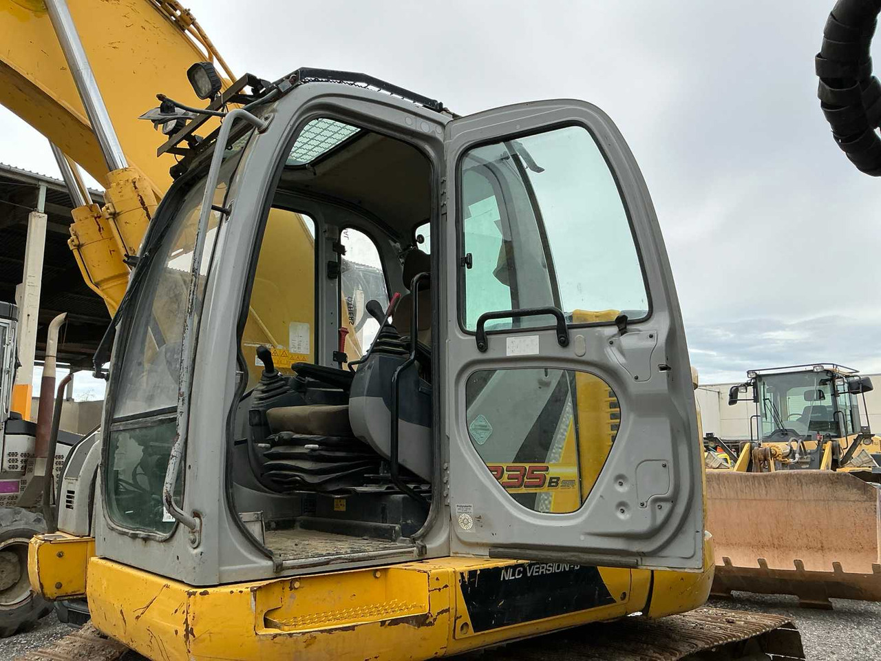 Crawler excavator New Holland E235BSR-2: picture 32