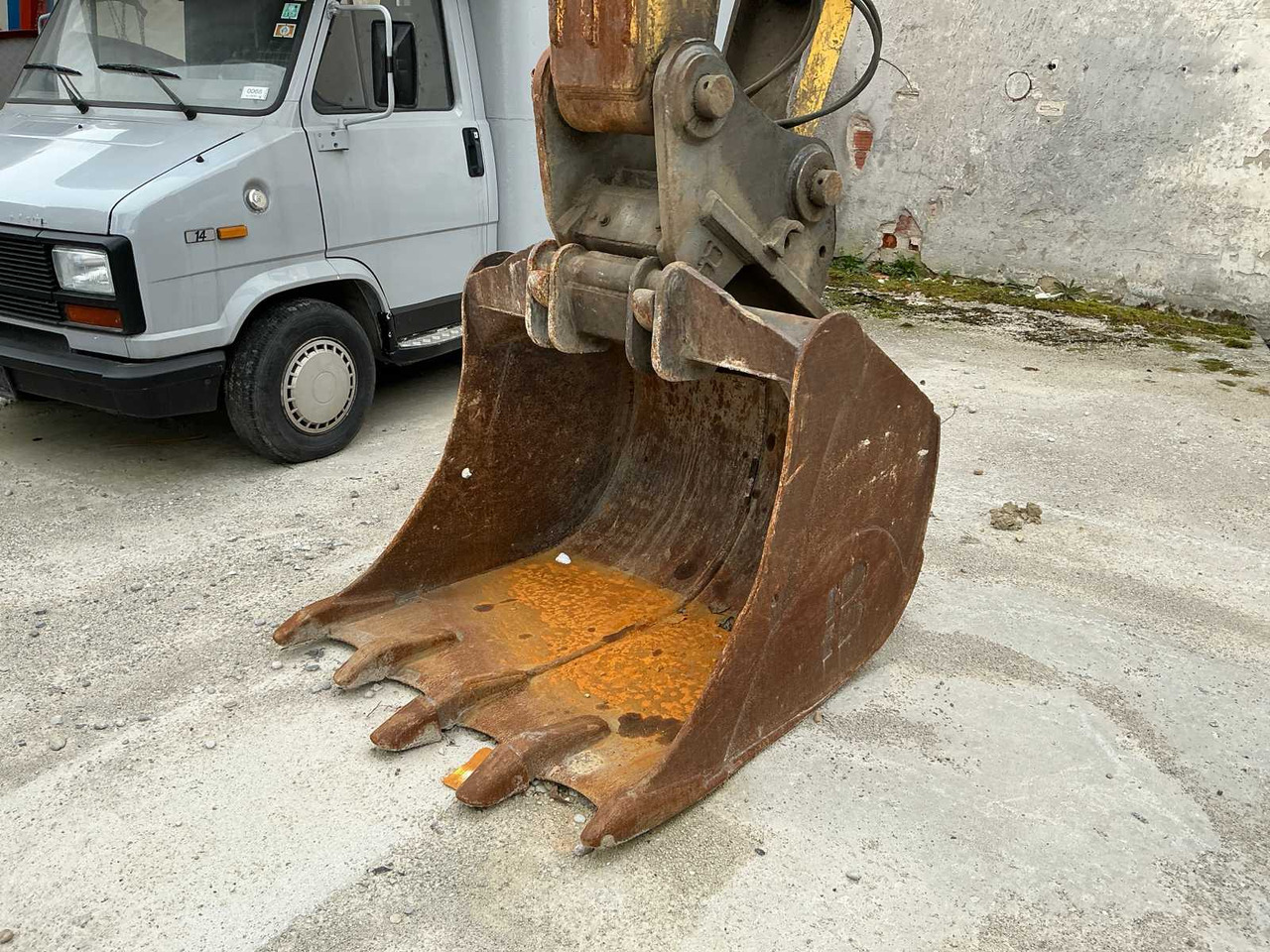 Crawler excavator New Holland E235BSR-2: picture 10