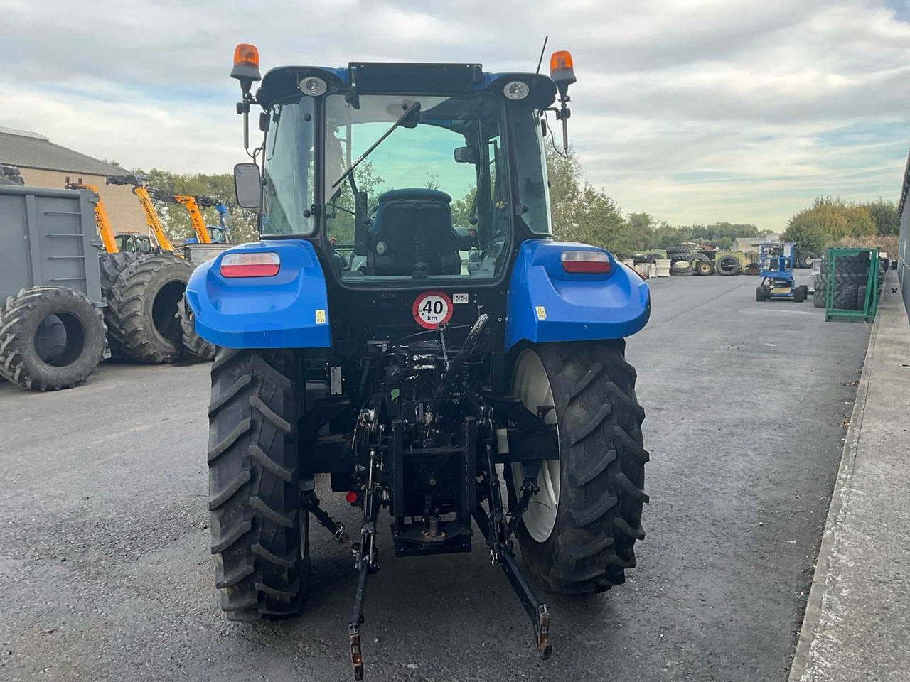 New Holland T5.95 - Farm tractor: picture 5 New Holland T5.95 - Farm tractor: picture 5