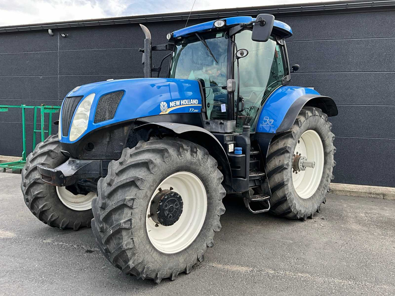 New Holland T7.250 - Farm tractor: picture 1 New Holland T7.250 - Farm tractor: picture 1