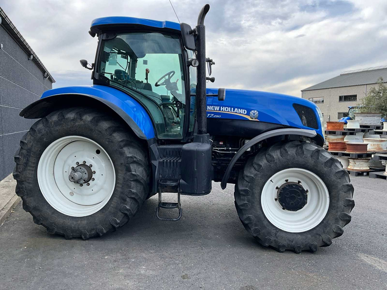 New Holland T7.250 - Farm tractor: picture 4 New Holland T7.250 - Farm tractor: picture 4