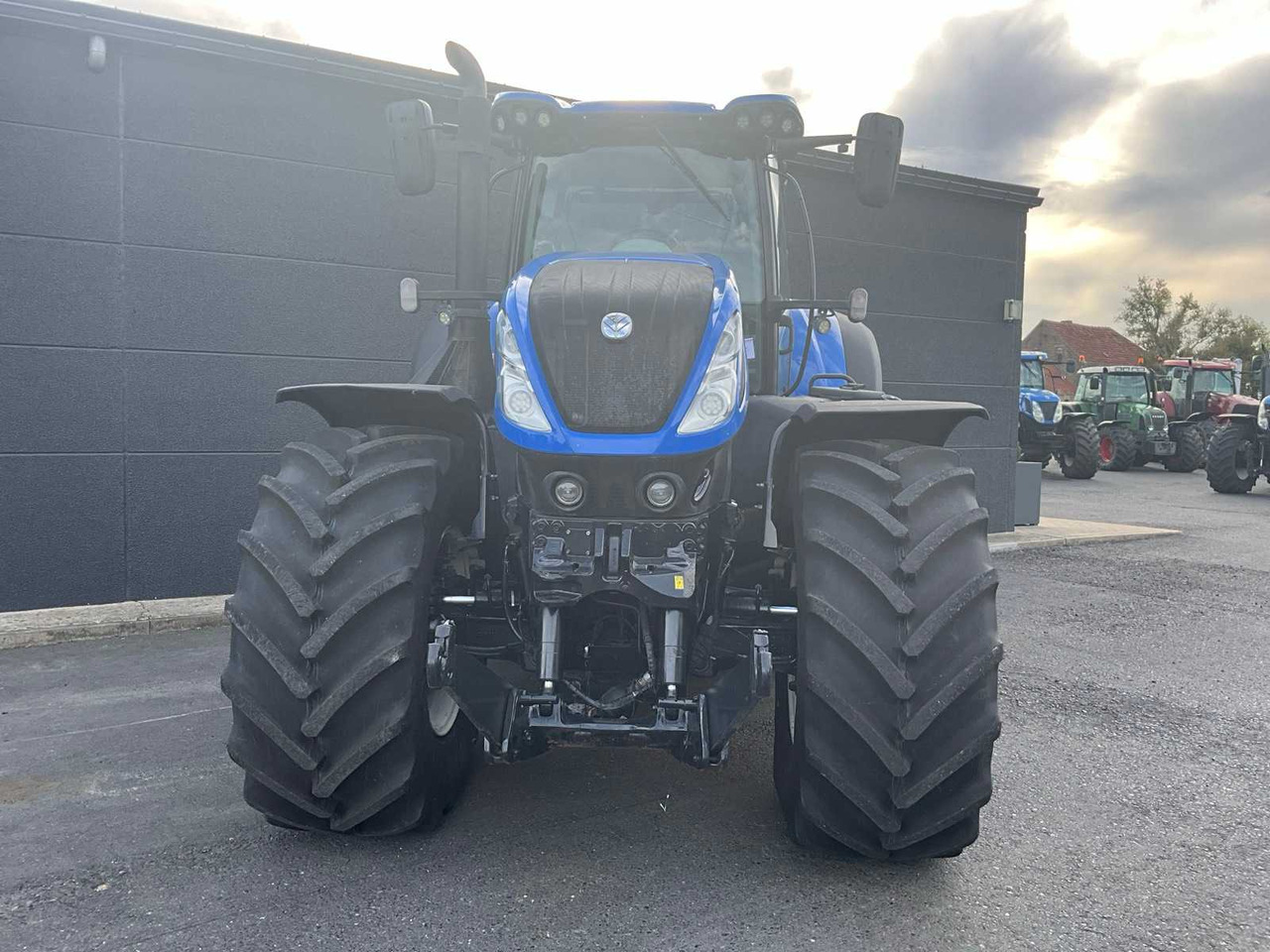 New Holland T7.315 - Farm tractor: picture 2 New Holland T7.315 - Farm tractor: picture 2