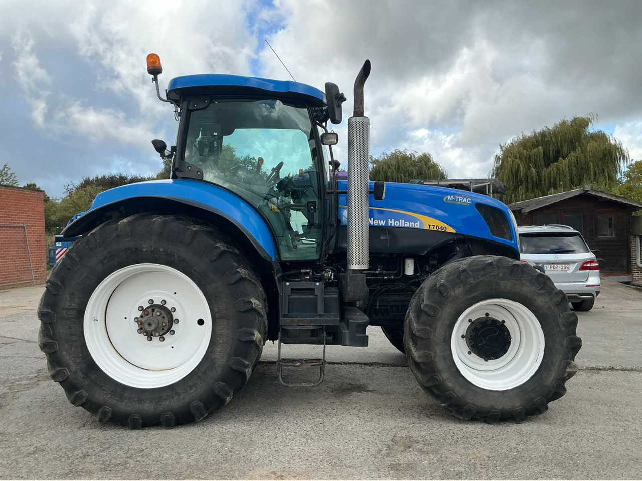 New Holland T7040 - Farm tractor: picture 5 New Holland T7040 - Farm tractor: picture 5