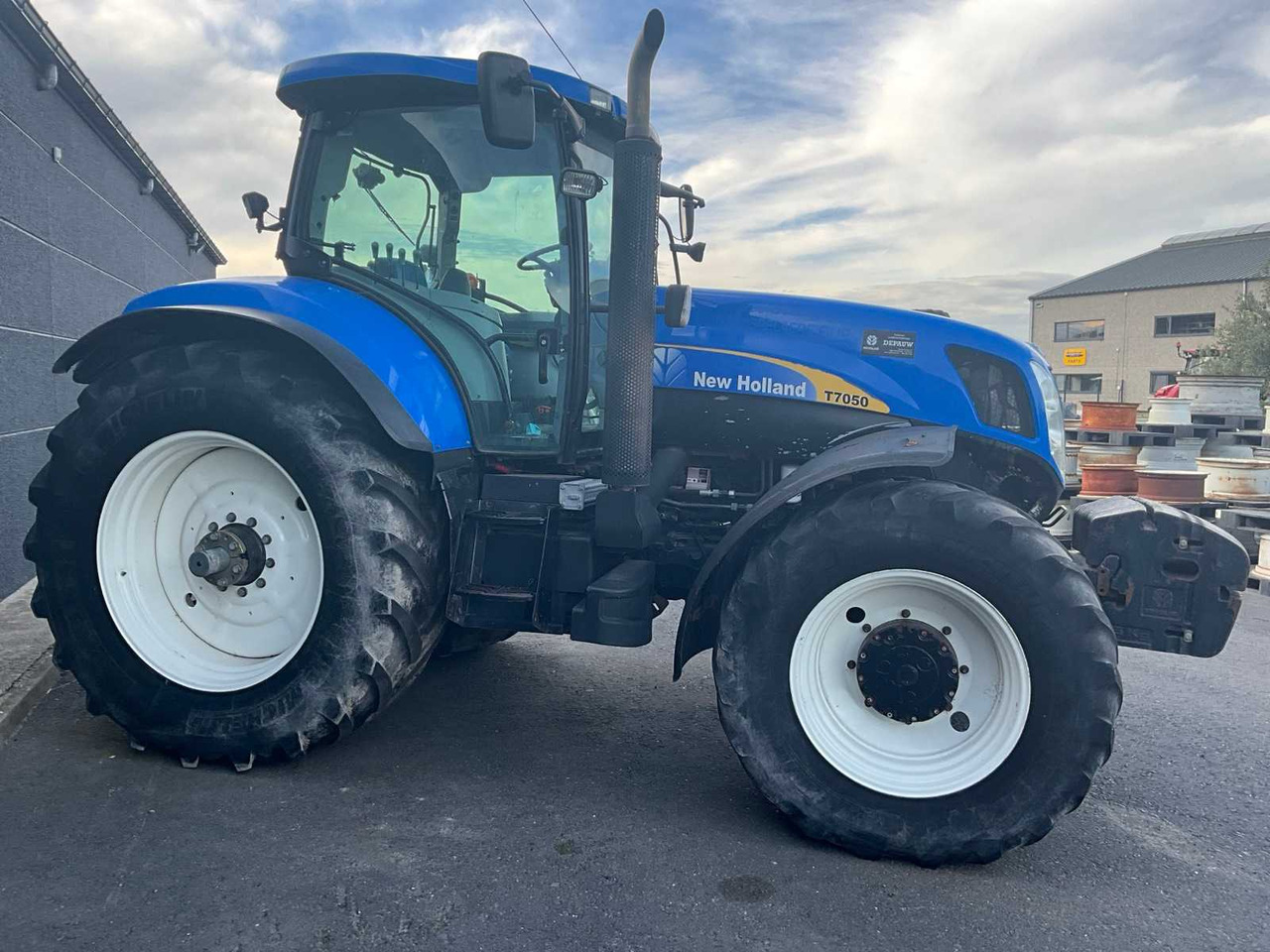 New Holland T7050 - Farm tractor: picture 4 New Holland T7050 - Farm tractor: picture 4